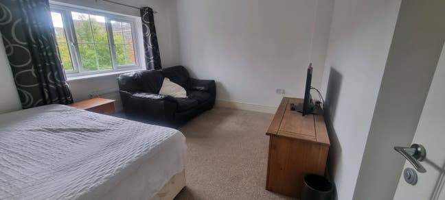 Large Room for rent Main Photo