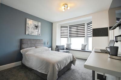 Large Double room with ensuite bathroom Main Photo