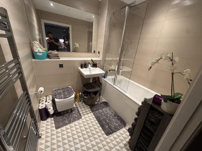 Room available in flat share Main Photo
