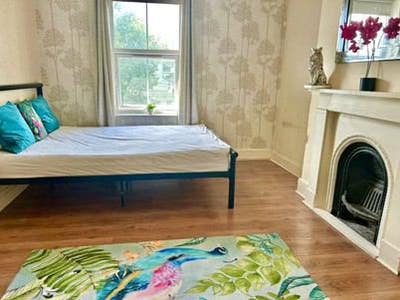 Town Centre Bright Rooms Main Photo