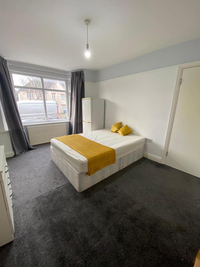 One Ensuite and One Double Room at Northwest!! Main Photo