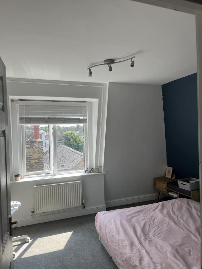 Lovely, light and airy double bedroom available Main Photo
