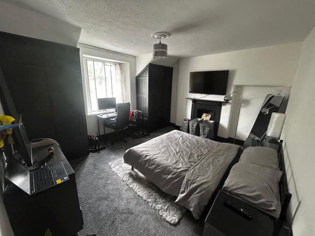Spacious Furnished Double Bedroom Main Photo