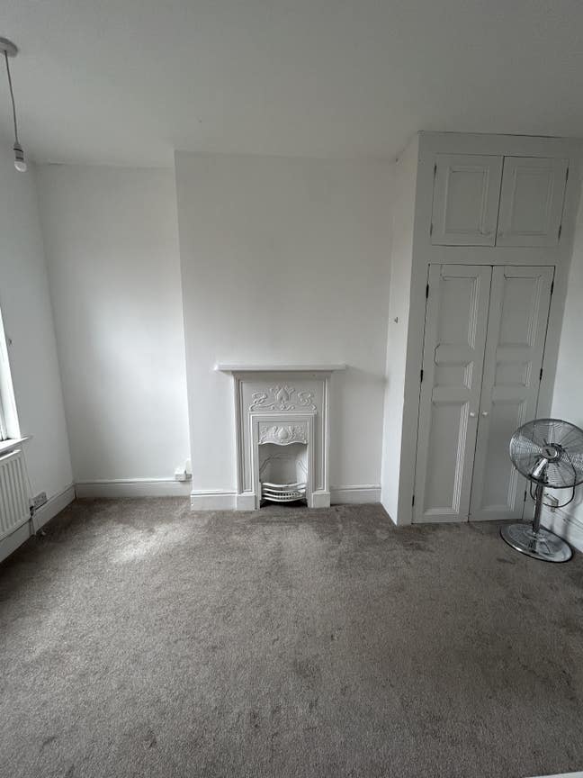 Bright and spacious double room.Available Now.  Main Photo