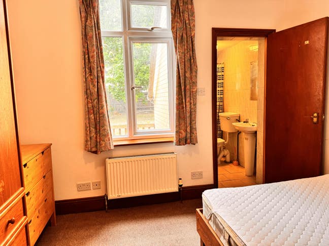 Ensuite Large Double Room Fully Furnished Main Photo