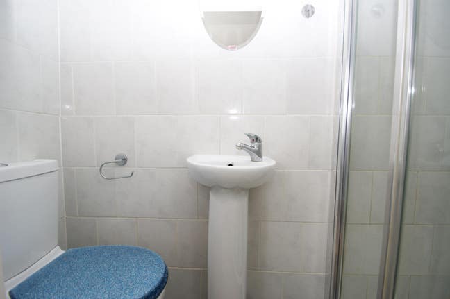 Double cosy Ensuite in East Acton Main Photo