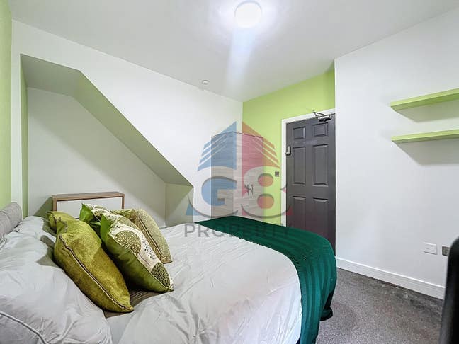 Stylish Shared Living, Barnsley- Ensuite Room Main Photo