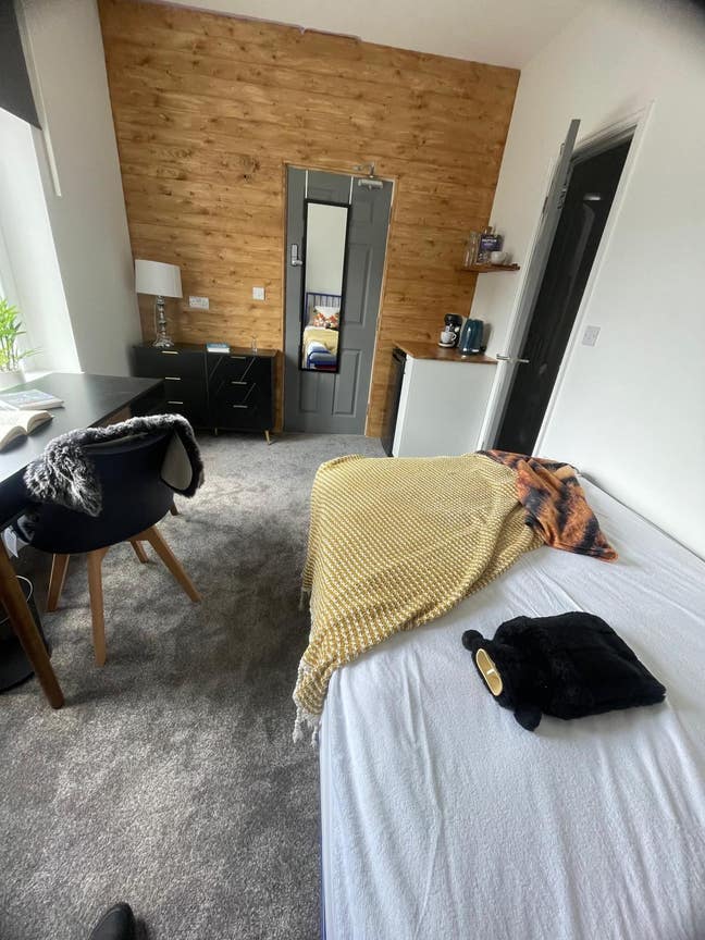 Brand New double rooms with en-suite Kingswood Main Photo