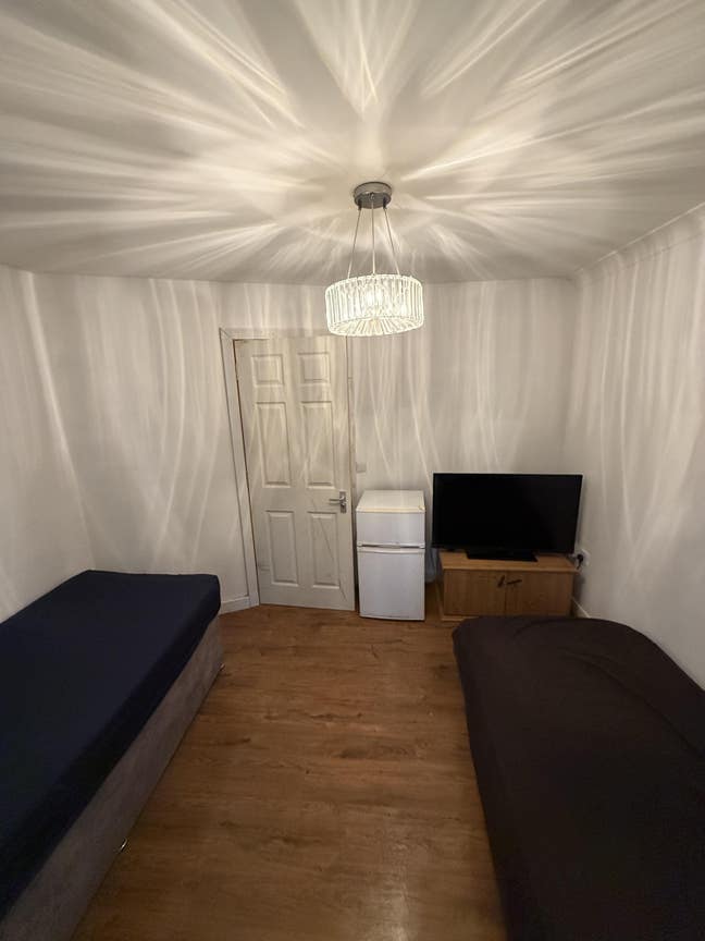 Sharing room to rent  Main Photo