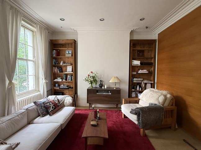 Flat Room on Caledonian Road Available  Main Photo