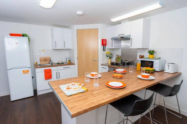 Standard Ensuite Room  Main Photo