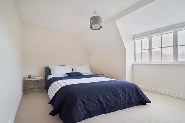 House Share – 2 Spacious Rooms Available from Sept Main Photo