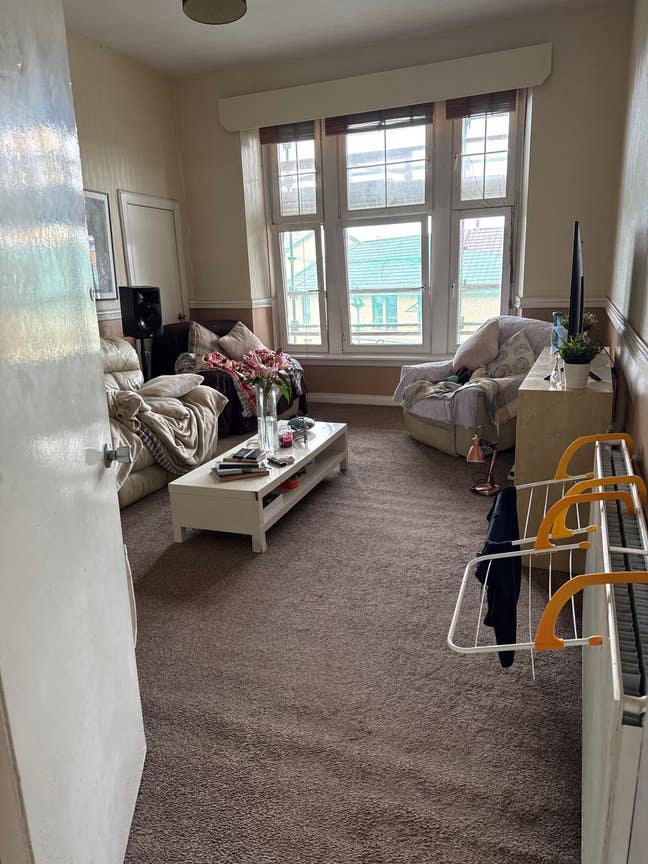 Tenement flat moments walk to kelvin groove  Main Photo