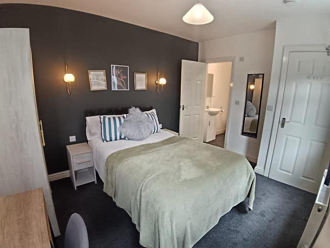 🏡 Luxury En Suite near Warrington Hospital 🏥 Main Photo
