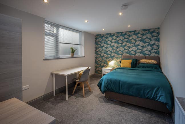 🍒  Newly decorated Double Ensuite Room Main Photo