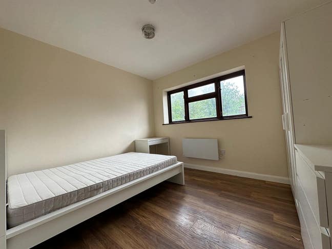 Cozy Room In Sutton - No Deposit + Bills Included! Main Photo