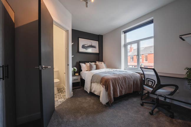 🏡 Luxury Ensuite • 🚆 Walk to Station Main Photo