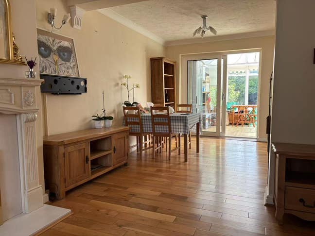 Refurnished bedrooms in a nice and quiet house Main Photo