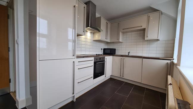 Large 2 Bed Flat, High Road, Willesden, NW10  Main Photo