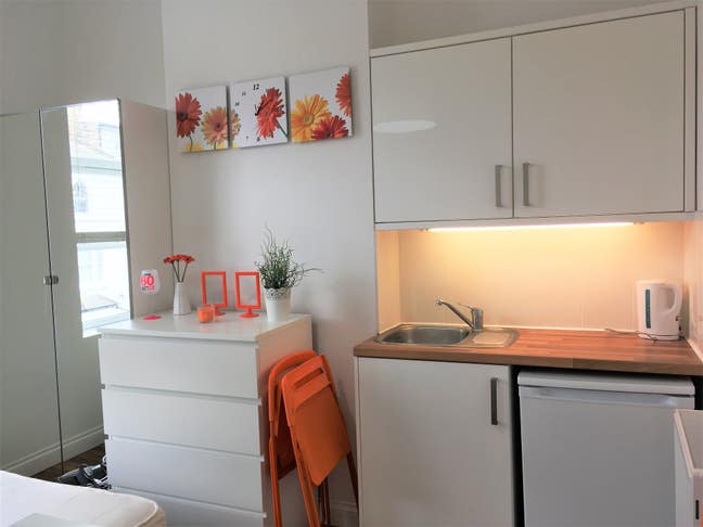 Room in house share  Main Photo