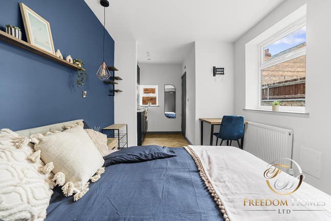 1 Week Free Rent - Studios in Bourne Street 🤩 Main Photo