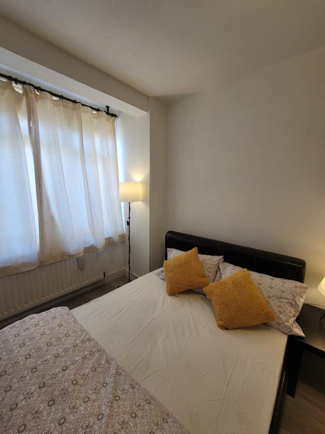 Beautiful spacious hygienic double bedroom  Main Photo