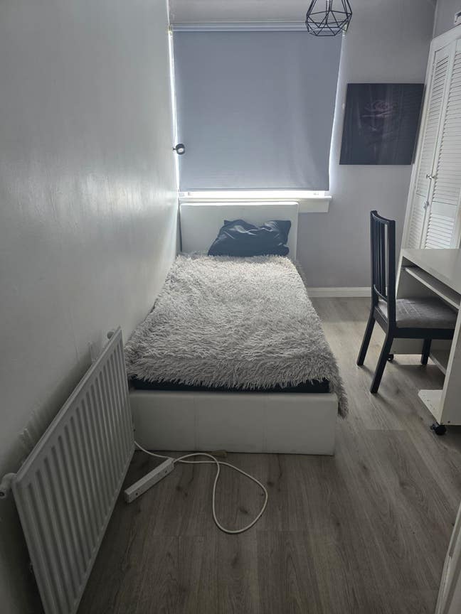 Charming First Floor Bedroom in Paisley Main Photo