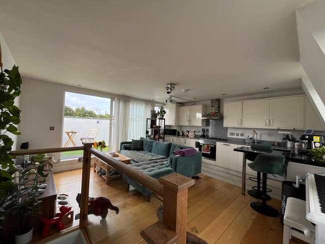 Exceptional Room on Stoke Newington Church Street Main Photo