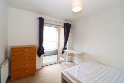 North Greenwich River Front House!!--Book It Now!! Main Photo