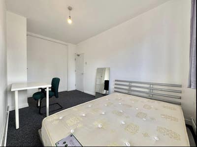 2 Rooms Left- Fantastic Location - All Bills inc!! Main Photo