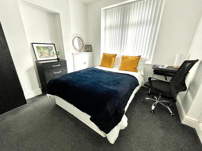 Rare Ensuite Room Broadway LA1 Main Photo