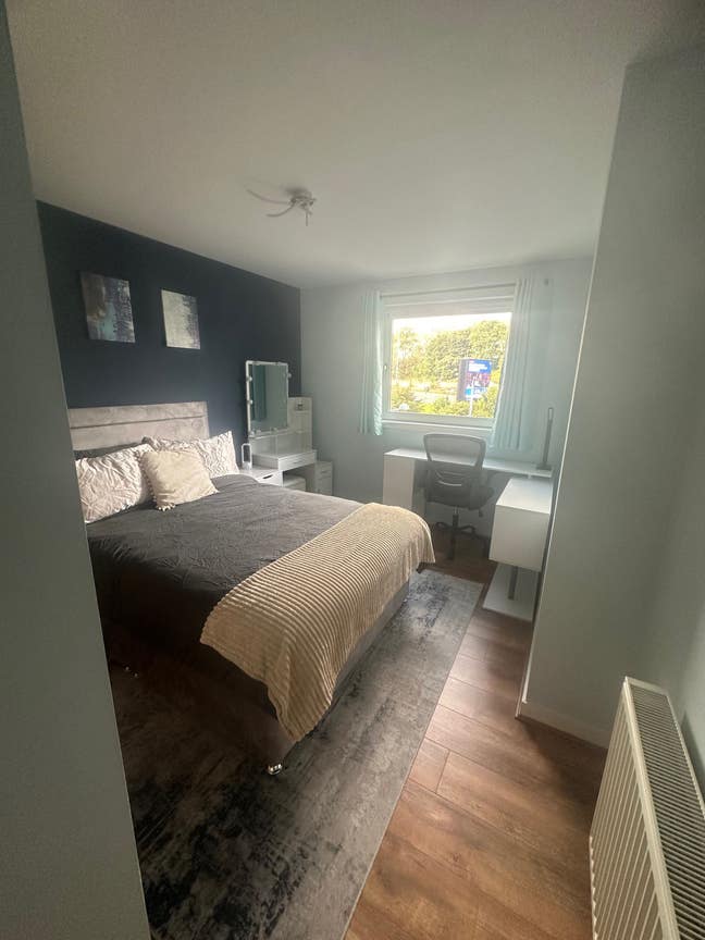 Rooms with Private Bathrooms – G31 | £700 PCM Main Photo