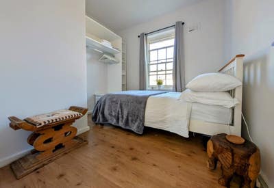 Bright Double Room in Clean, Calm North Lndn Home Main Photo