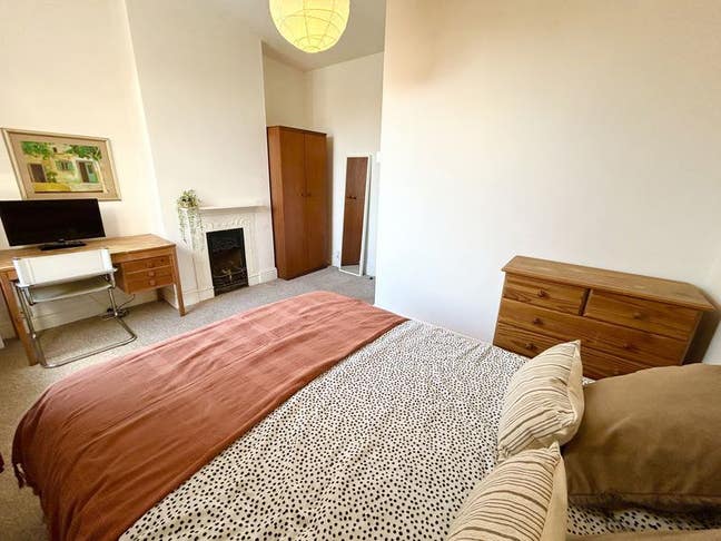 Double room in Filton, short walk SMead. Hospital Main Photo