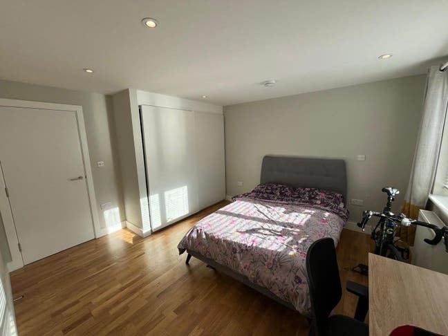 Spacious double room near Clapham Common  Main Photo