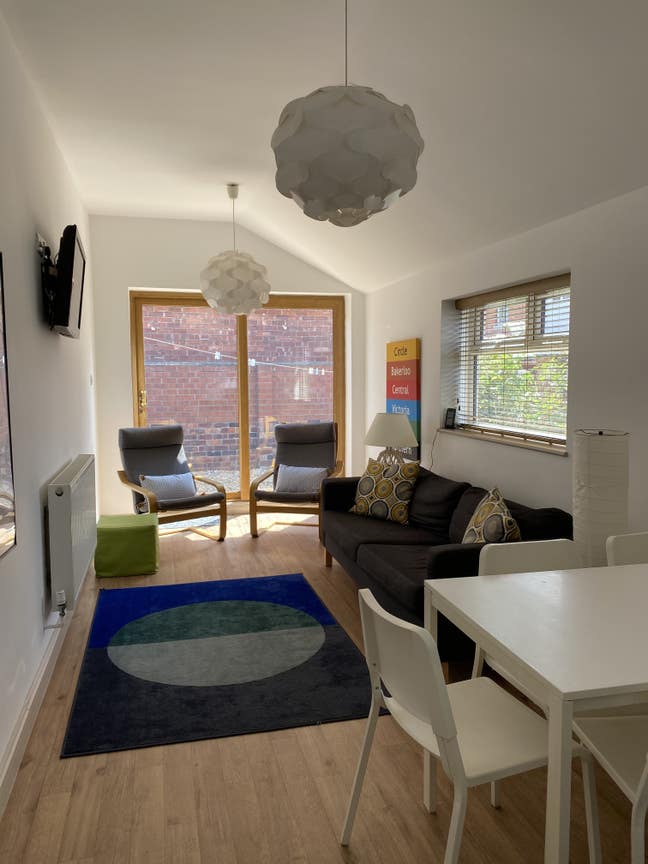 Spacious rooms in a beautiful 5 bed house share Main Photo