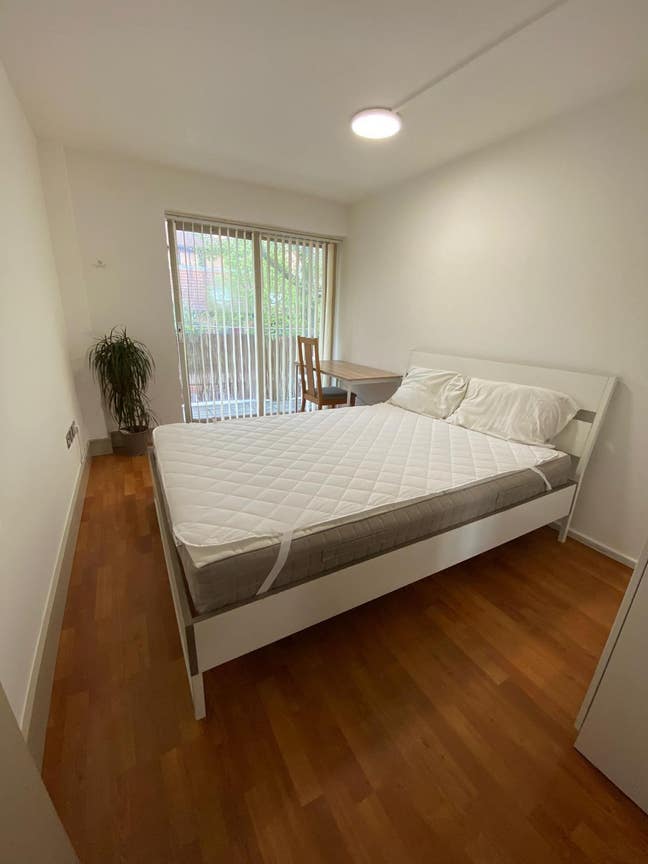 Private Balcony Bright Room - Crossharbour  Main Photo