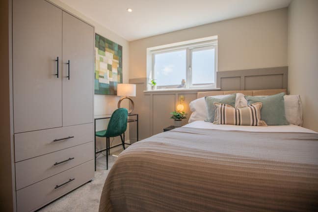 Modern Ensuite Room Available 🏠 Low Deposit  Main Photo