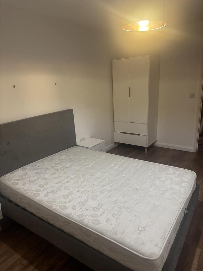 1 double bedroom available. Main Photo