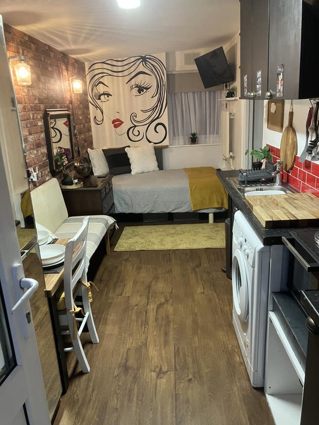 Self contained Studio - 2 mins walk from Hospital Main Photo