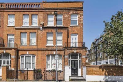 Whole 2 Bedroom Garden Flat | Fully Furnished Main Photo