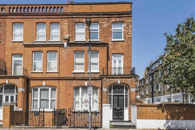 Whole 2 Bedroom Garden Flat | Fully Furnished Main Photo