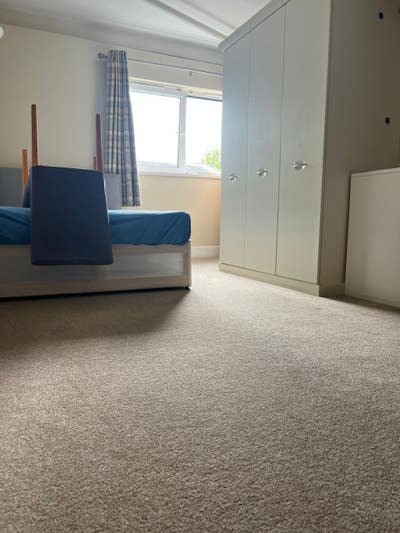 Beautiful Double room close to hanger lane station Main Photo