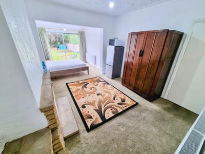 Massive Double bedroom available in Romford RM2 Main Photo