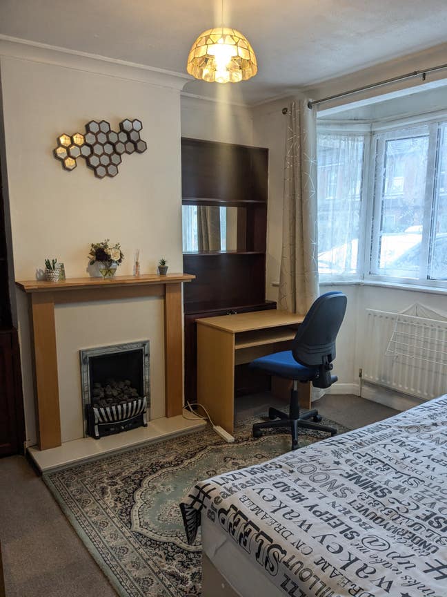 Room to Rent in Woking  Main Photo