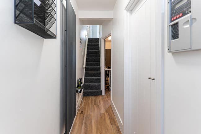Brand New En-Suite Rooms & Fully Furnished Main Photo