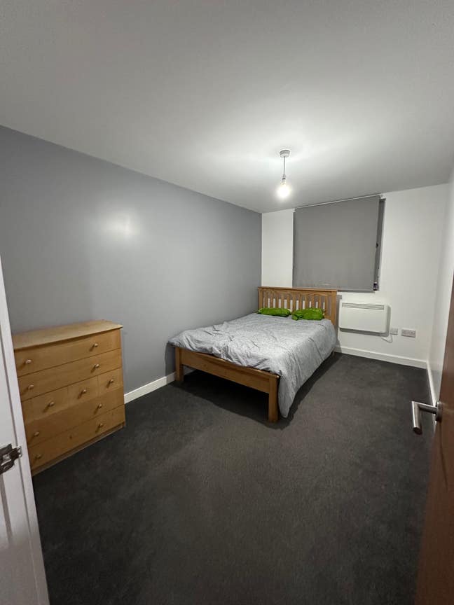 Looking for flat mate Main Photo