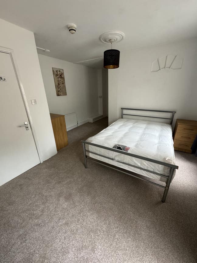 Newly refurbished Double rooms to rent  Main Photo