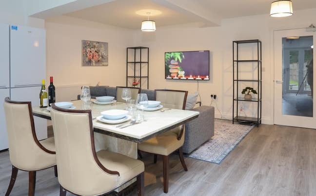 3 Stylish Brand New Ensuite Rooms Close to Station Main Photo