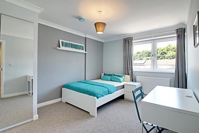 Two Well Presented Large Double with an En Suite Main Photo